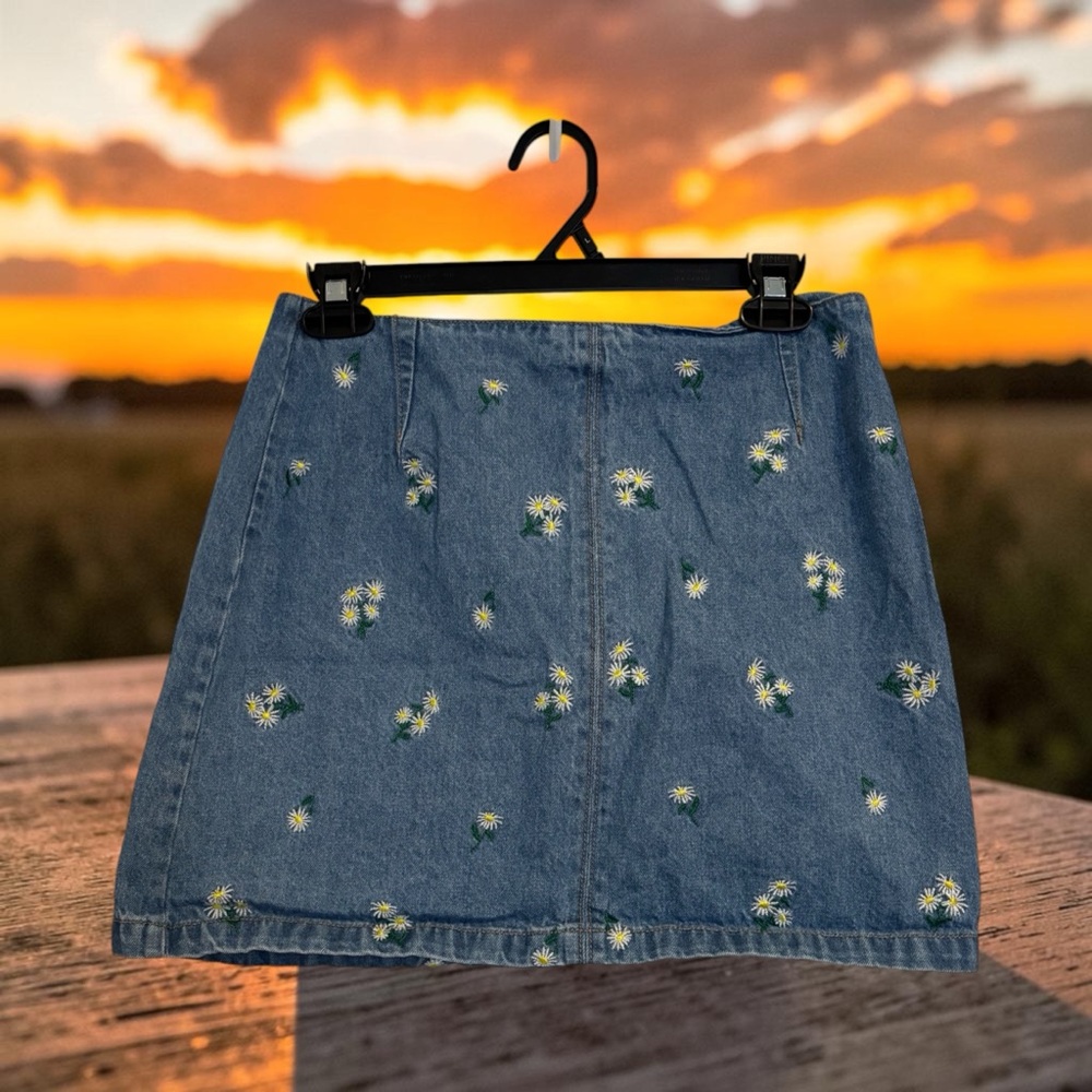 Embroidered Daisy Denim Mini Skirt | Cute Floral Y2K Streetwear Skirt